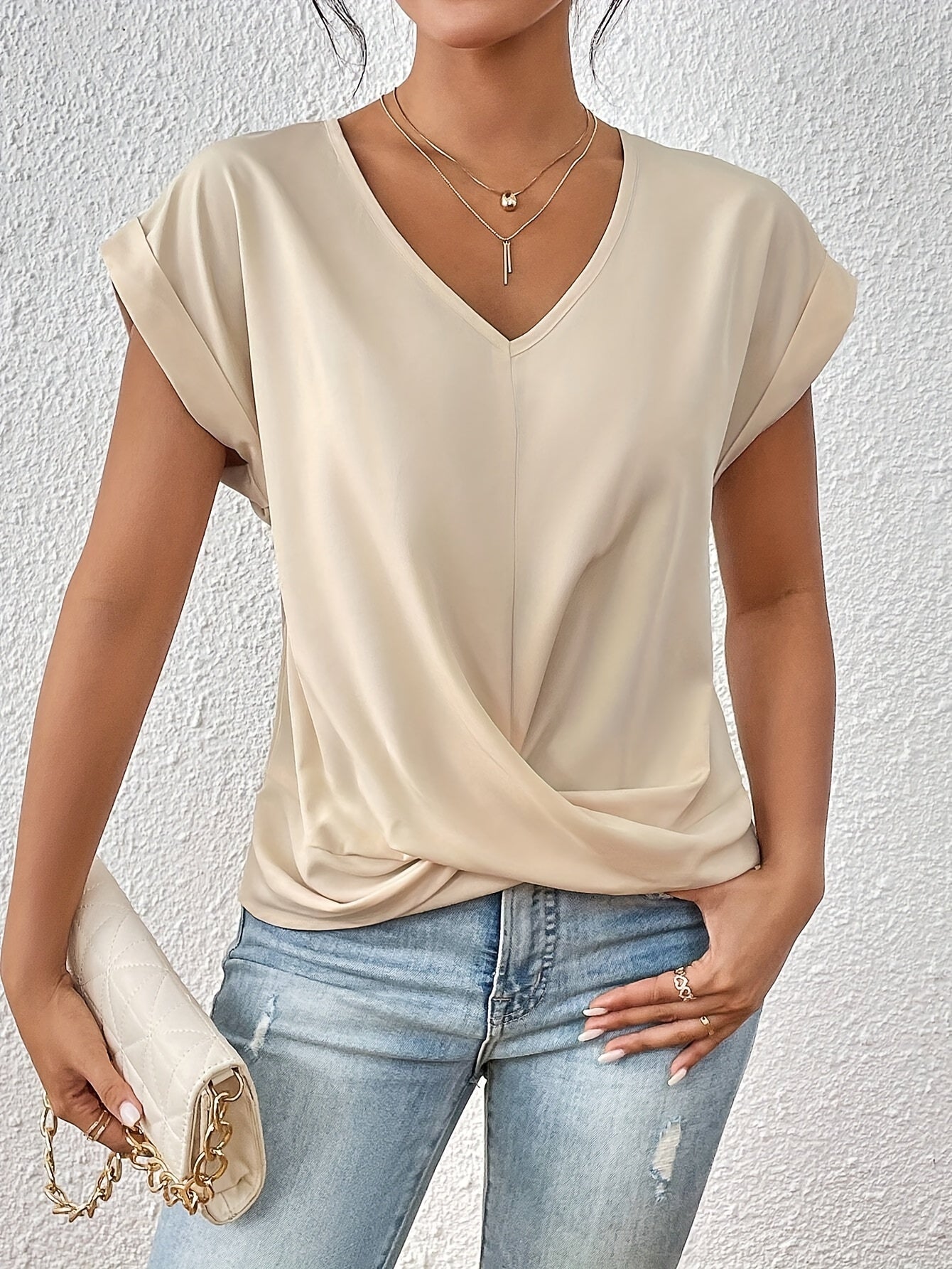 Casual T-shirt with heart neckline