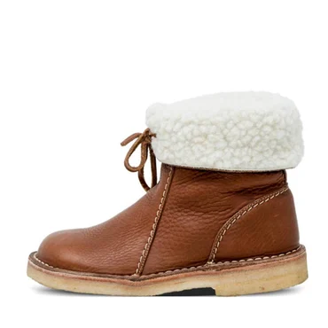 Waterproof calfskin boots with wool lining