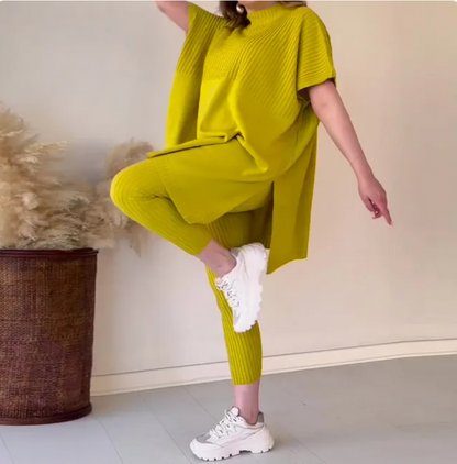 New bestseller women's two-piece set made of stretch knit (top + pants).